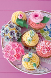 wedding photo - Rose Cupcakes