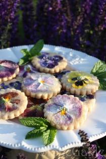 wedding photo - Pansy Shortbread Cookies decorated with mint leaves.