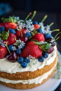 wedding photo - Sponge wedding cake with strawberries