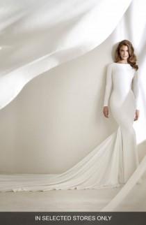 Atelier Pronovias Resal Fringe Back Mermaid Gown wedding photo - Atelier Pronovias Resal Fringe Back Mermaid Gown