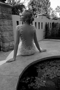 wedding photo - Low Cut Вернуться свадебное платье