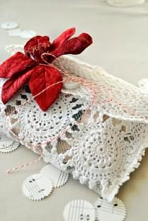 wedding photo - DIY Lace Wedding Clutch 